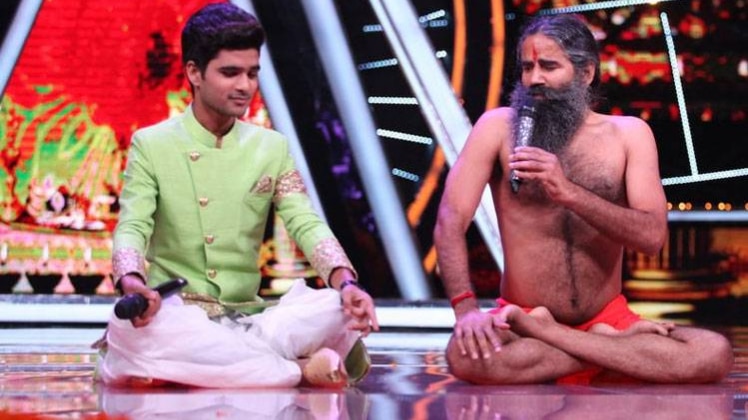 सलमान के साथ बाबा रामदेव (फोटो-ट्विटर)