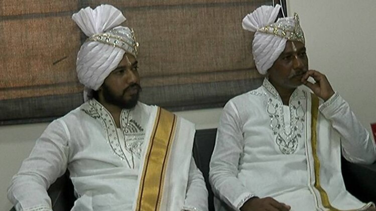 बाबा बालदास अपने बेटे खुशवंत सहाय के साथ कांग्रेस में शामिल