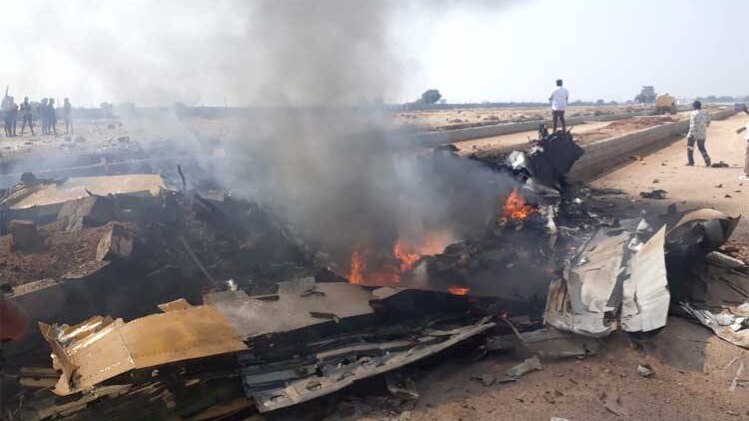 तेलंगाना में भारतीय वायुसेना का क्रैश विमान. 