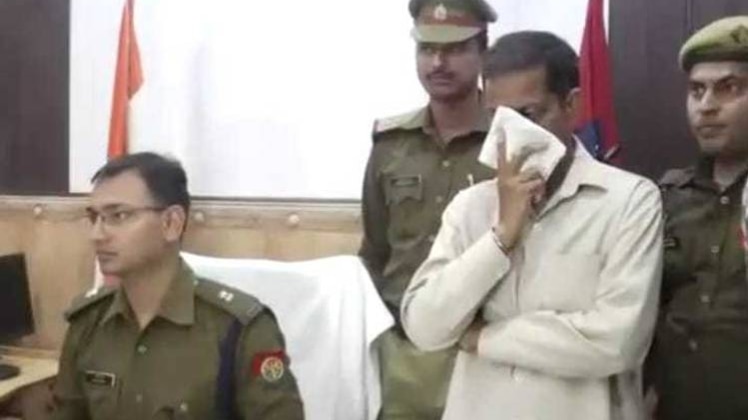 पुलि‍स ग‍िरफ्त में आरोपी (Photo:aajtak)