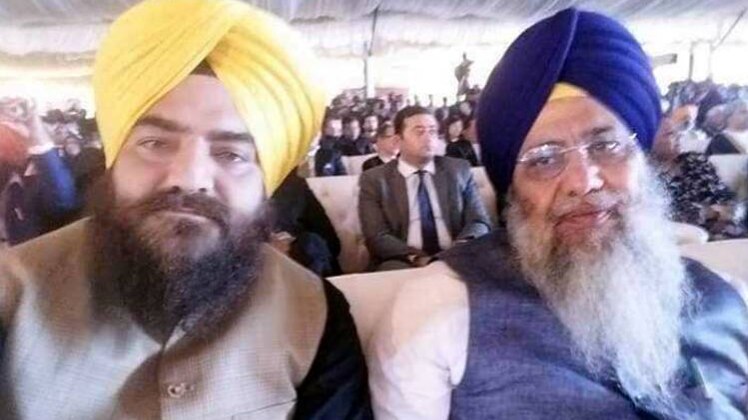 गोविंद लोंगवाल और गोपाल चावला की तस्वीर इंटरनेट पर वायरल (Photo:aajtak)