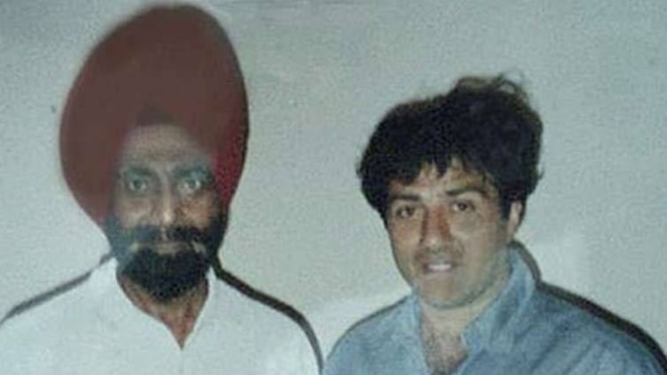 सन्नी देओल के साथ ब्रिगेडियर कुलदीप सिंह चांदपुरी (फोटो-Rediff)