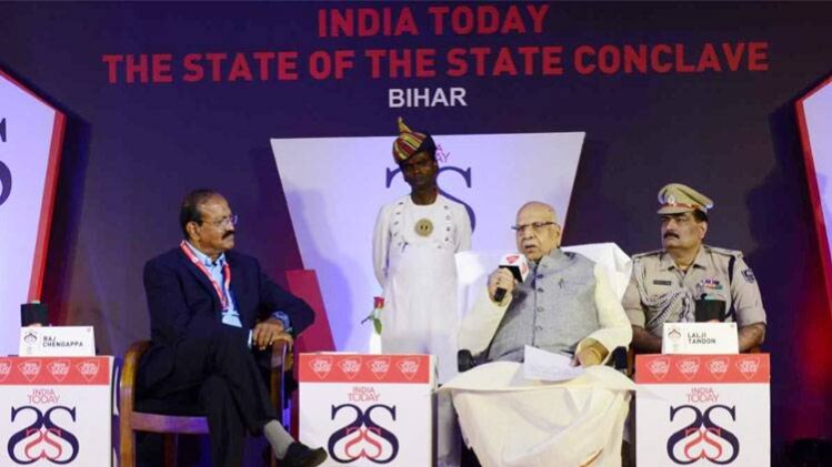 इंडिया टुडे कॉन्क्लेव के मंच पर लालजी टंडन