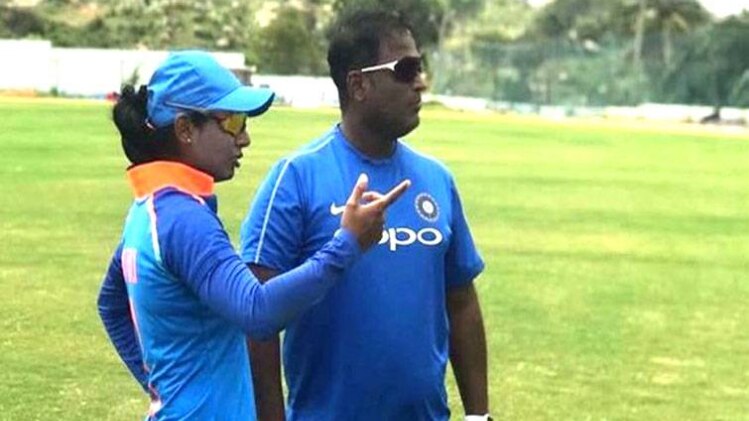 मिताली-पोवार (ट्विटर)