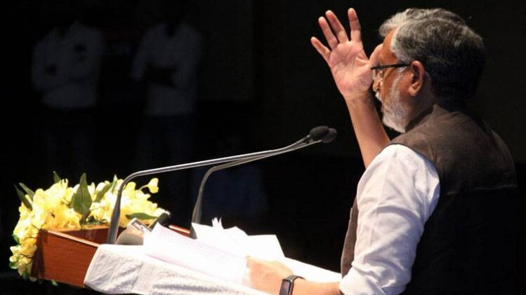 कृषक सम्मान समारोह को संबोधित करते सुशील मोदी (फोटो-Twitter/@SushilModi