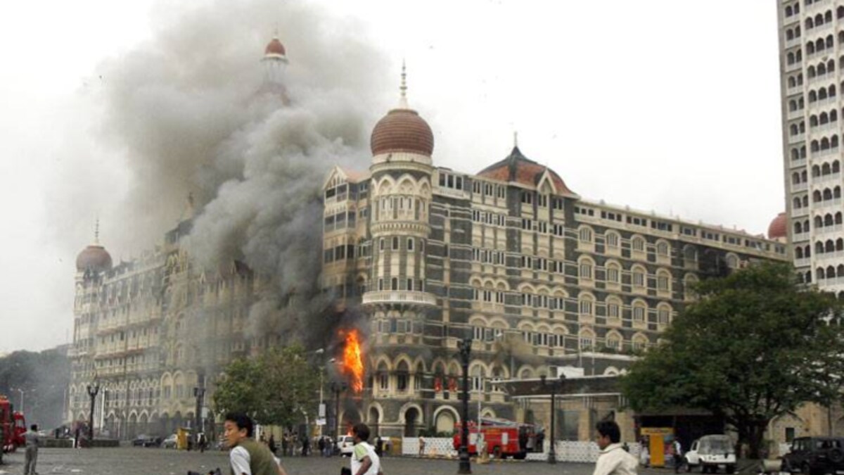 26/11 की बरसी: राष्ट्रपति-PM ने दी श्रद्धांजलि, शहीदों को किया नमन - mumbai  terror attack 2611 10th anniversary tribute president pm - AajTak
