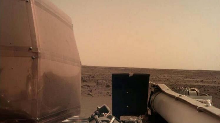 इनसाइट लेंडर की पहली तस्वीर (फोटो- रॉयटर्स)