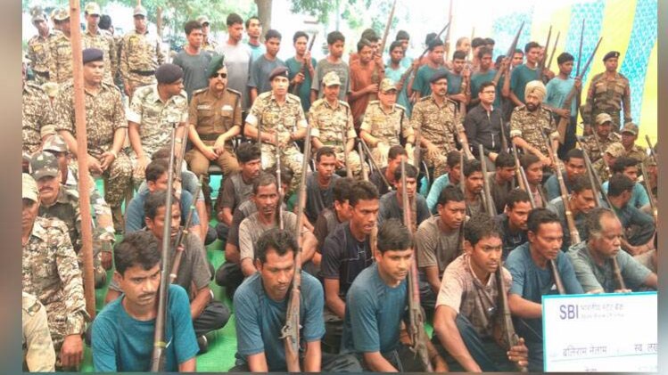 62 नक्सलियों ने किया सरेंडर (फोटो, ANI)