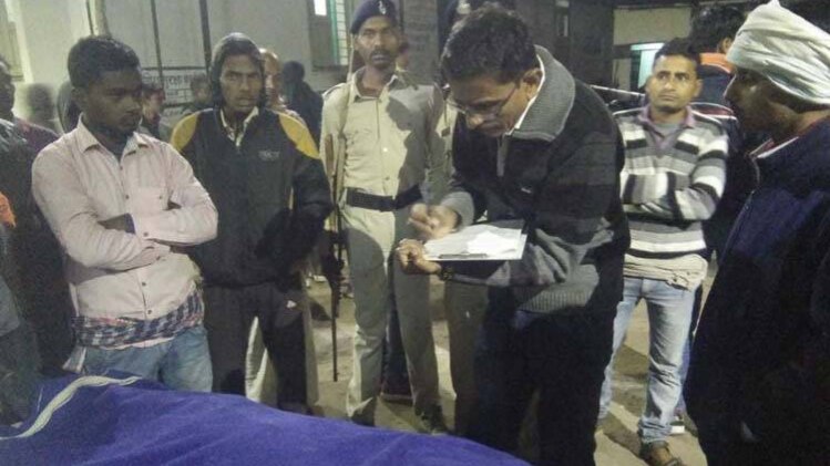 घटना की तफ्तीश में जुटी पुलिस (फोटो-रोहित कुमार सिंह)