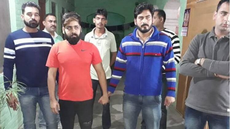 गिरफ्तार आरोपी (फोटो-पुनीत शर्मा)