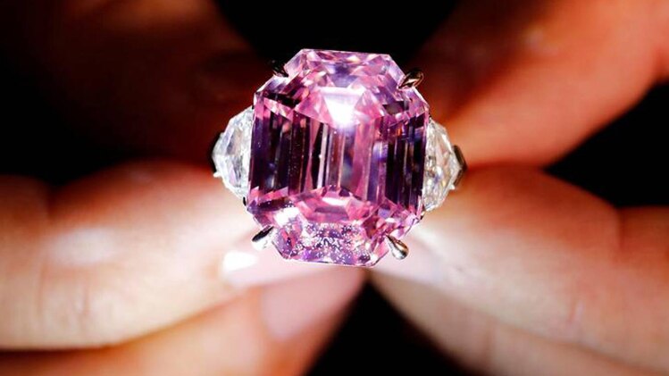विश्व के बेहतरीन हीरों में से एक रिकॉर्ड कीमत में बिका, फोटो- Reuters