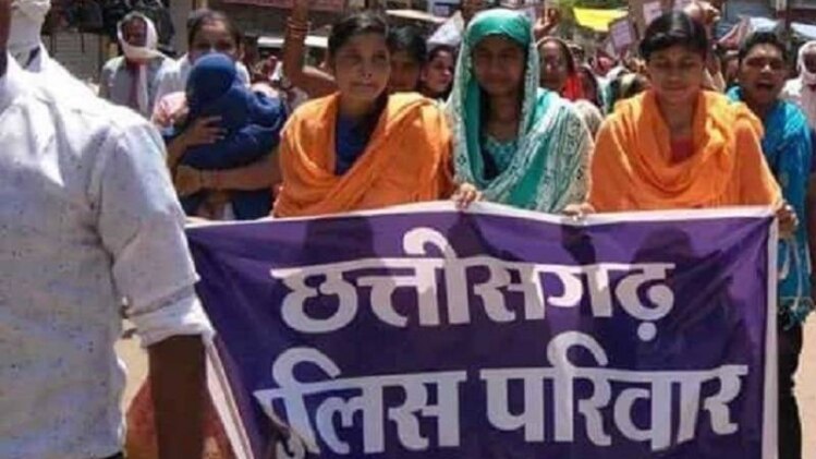 पुलिस कर्मियों के परिजन आंदोलनरत