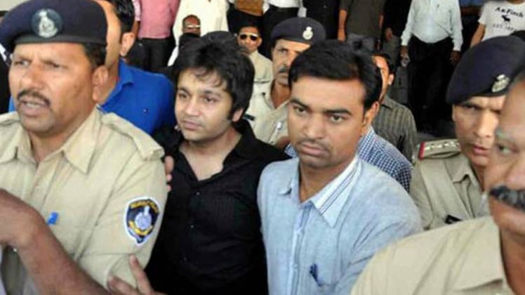 पुलिस की गिरफ्त में विस्मय शाह (तस्वीर- इंडिया टुडे)