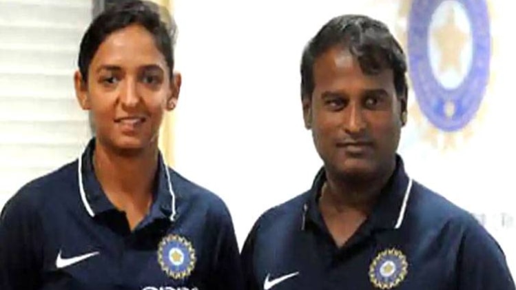 हरमनप्रीत कौर और रमेश पोवार (ट्विटर)