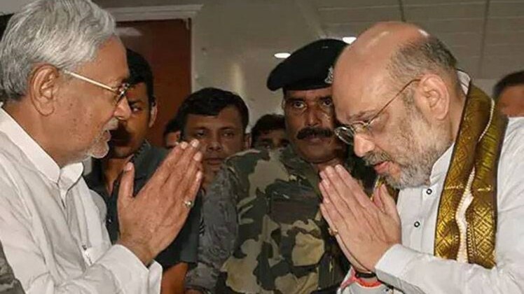 बीजेपी अध्यक्ष अमित शाह के साथ नीतीश कुमार (फोटो-PTI)