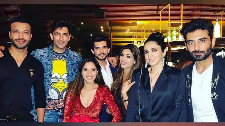 दोस्तों संग अंकिता की बर्थडे पार्टी 