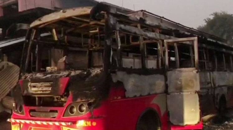 नक्सलियों ने फूंकी बसें (फोटो-ANI)
