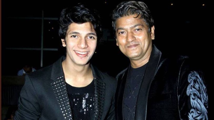 अवितेश अपने पिता आदेश श्रीवास्तव के साथ. (PHOTO: Facebook)