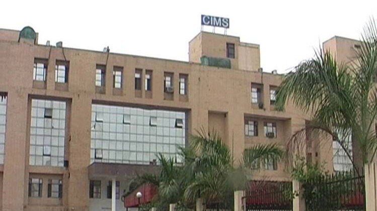 रायपुर का सिम्स अस्पताल जहां पीड़ितों का इलाज चल रहा है (फोटो-सुनील नामदेव)