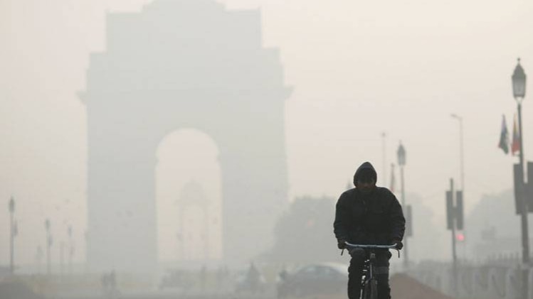 दिल्ली में लगातार घट रहा है पारा