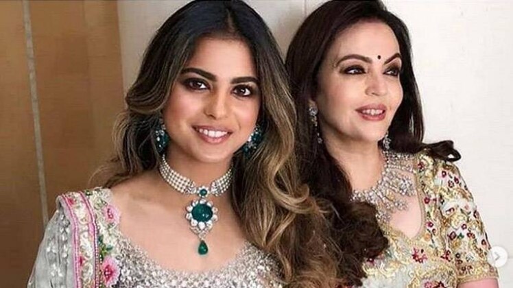ईशा अंबानी और नीता अंबानी