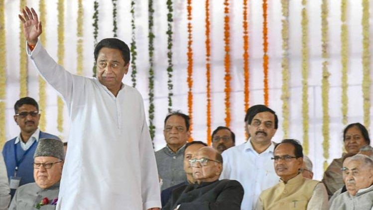 शपथ ग्रहण समारोह के दौरान कमलनाथ (फोटो-AP)