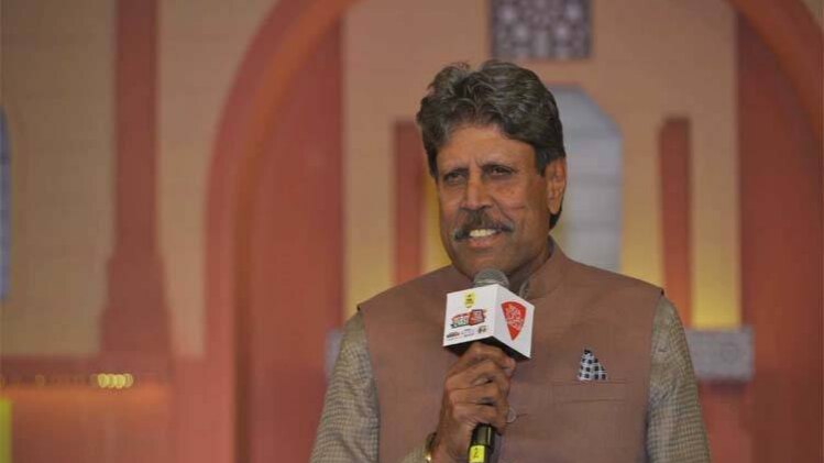 ...जब गावस्कर ने कपिल देव से बोला- तुम्हें गेंदबाजी करनी नहीं आती ...जब गावस्कर ने कपिल देव से बोला- तुम्हें गेंदबाजी करनी नहीं आती