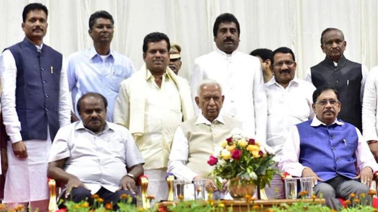 कैबिनेट विस्तार की तस्वीर (फोटो- ट्विटर/ @CMofKarnataka)