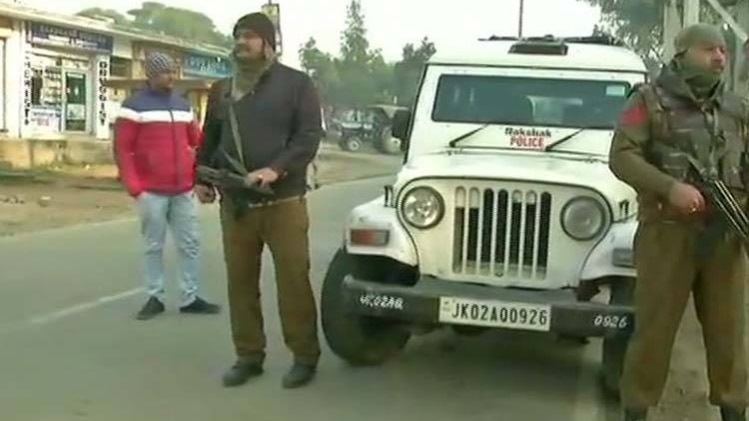 सैन्य छावनी के बाहर फायरिंग के बाद चौकसी बढ़ी (फोटो-ANI)