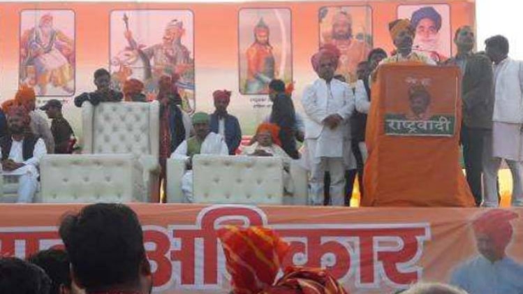 मंच पर शेर सिंह राणा (फोटो-अंकित यादव)