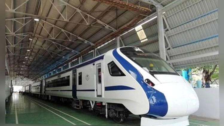 भारत की पहली बिना इंजन वाली ट्रेन 'T-18'