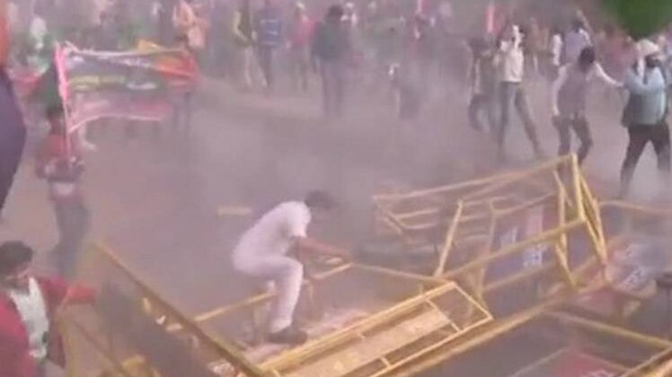 पुलिस और पप्पू यादव के कार्यकर्ताओं के बीच भिड़ंत