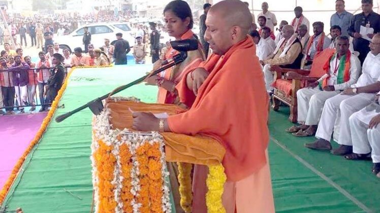 यूपी के मुख्यमंत्री योगी आदित्यनाथ (फोटो-twitter)