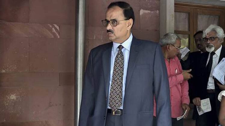 आलोक वर्मा को सीबीआई चीफ के पद से हटाया गया (फाइल फोटो-PTI)