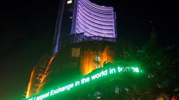 निफ्टी 53 अंक बढ़कर 10,855.15 अंक पर बंद हुआ. 