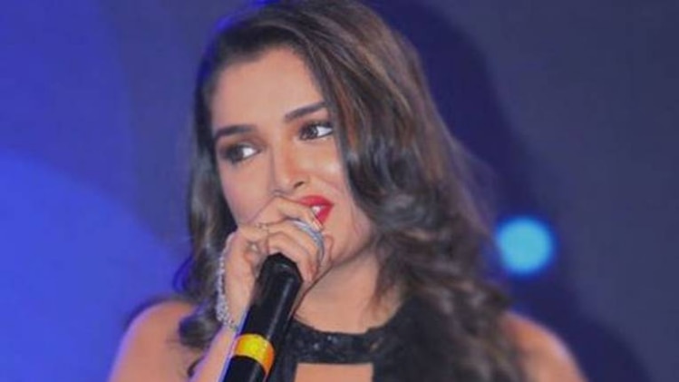 आम्रपाली दुबे (इंस्टाग्राम)