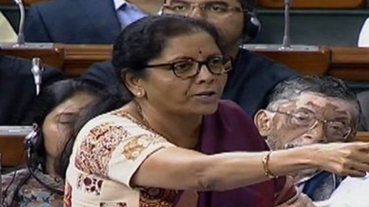 लोकसभा में जवाब देतीं रक्षा मंत्री निर्मला सीतारमण (फोटो- एएनआई)