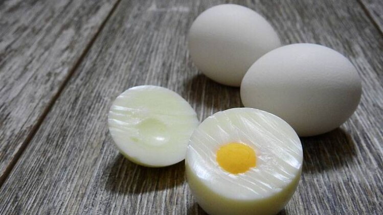 अंडे का सफेद हिस्सा स्किन को बनाएगा चमकदार