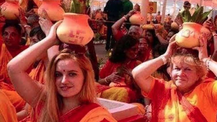 कुंभ मेले में वायरल हुई यह पुरानी तस्वीर 