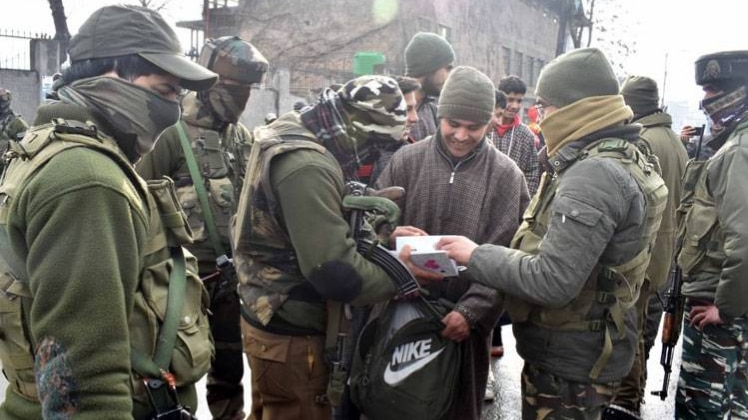 अलर्ट के बाद सुरक्षा बलों ने चेकिंग अभियान शुरू कर दिया है 