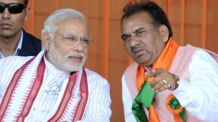 प्रधानमंत्री नरेंद्र मोदी के साथ कंवर सिंह तंवर