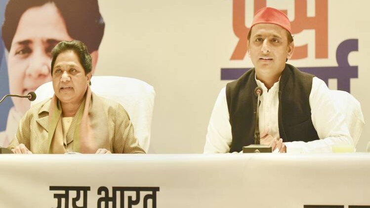संयुक्त प्रेस कॉन्फ्रेंस में बसपा सुप्रीमो मायावती और अखिलेश यादव (फोटो-PTI)