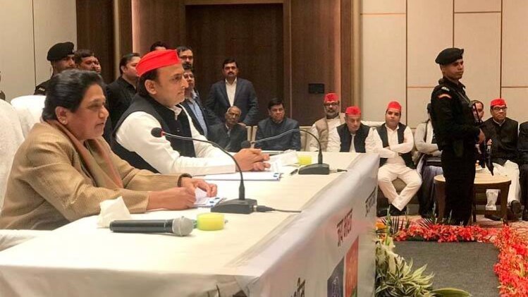 अखिलेश यादव और मायावती (फोटो-Twitter)