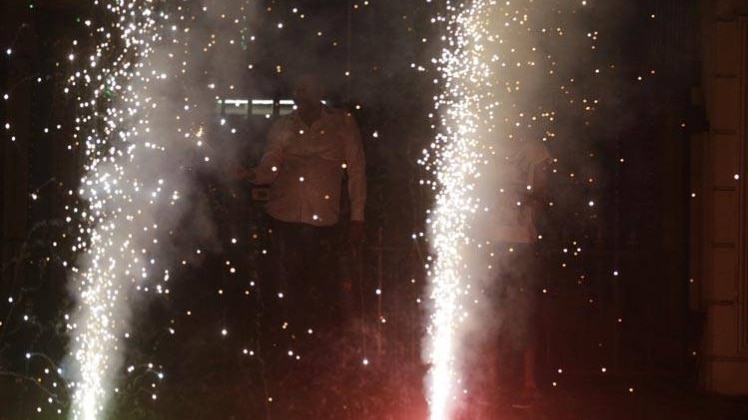 नए साल का जश्न (प्रतीकात्मक फोटो-AP)