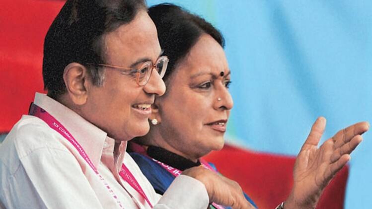 पत्नी नलिनी चिदंबरम के साथ पूर्व गृह मंत्री पी चिदंबरम (फाइल फोटो-businesstoday)
