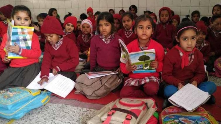 प्राथमिक बाल बालिका विद्यालय की बदहाल स्थिति (फोटो-रामकिंकर)