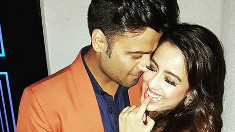 सृष्टि रोडे-मनीष नागदेव (इंस्टाग्राम)