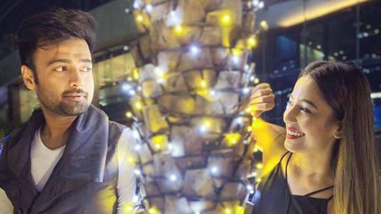 मनीष नागदेव संग सृष्ट‍ि रोड 