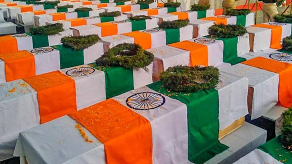 पुलवामा हमला: शहीदों के परिवारों के लिए 'भारत के वीर' पोर्टल के जरिए 5 दिन में आएं 30 करोड़ - barat ke veer receives overwhelming response for pulwama attack martyrs atrc - AajTak