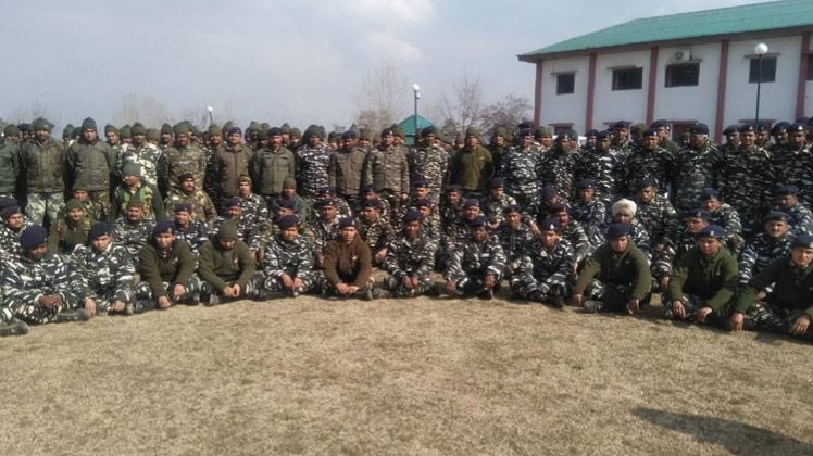 श्रीनगर कैंप में सीआरपीएफ के जवान
